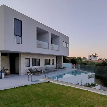 Cream Cozy Getaway - 3 Pearls Pool Retreat Apartament *