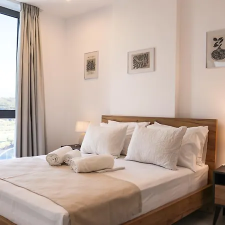 Cream Cozy Getaway - 3 Pearls Pool Retreat Apartament *